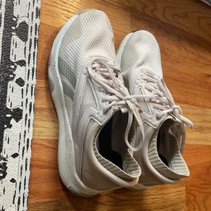 Reebok HIIT women’s off white/beige sneakers size 8